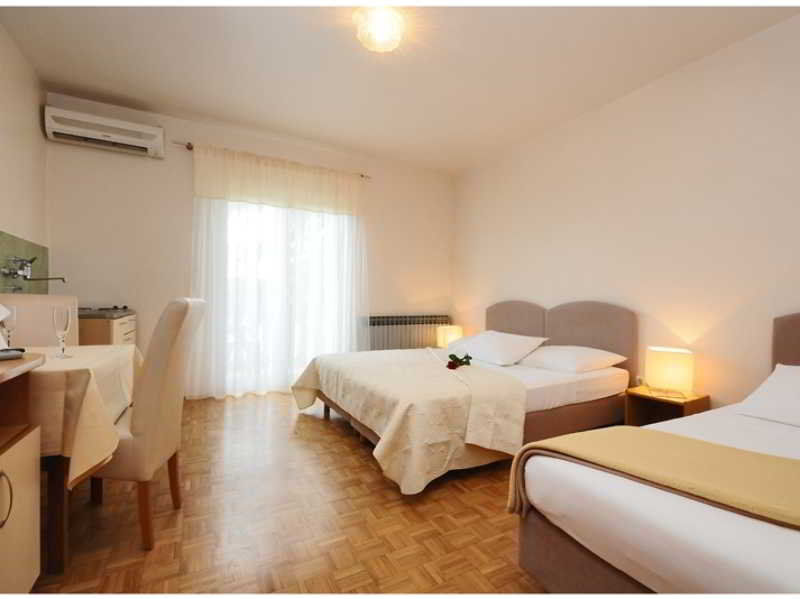 Rooms & Restaurant Matanovi Dvori Sukošan المظهر الخارجي الصورة