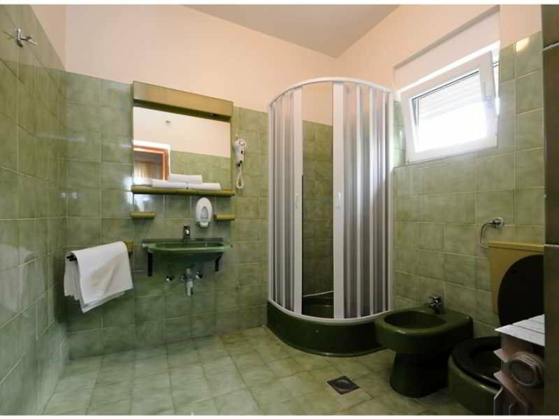 Rooms & Restaurant Matanovi Dvori Sukošan المظهر الخارجي الصورة